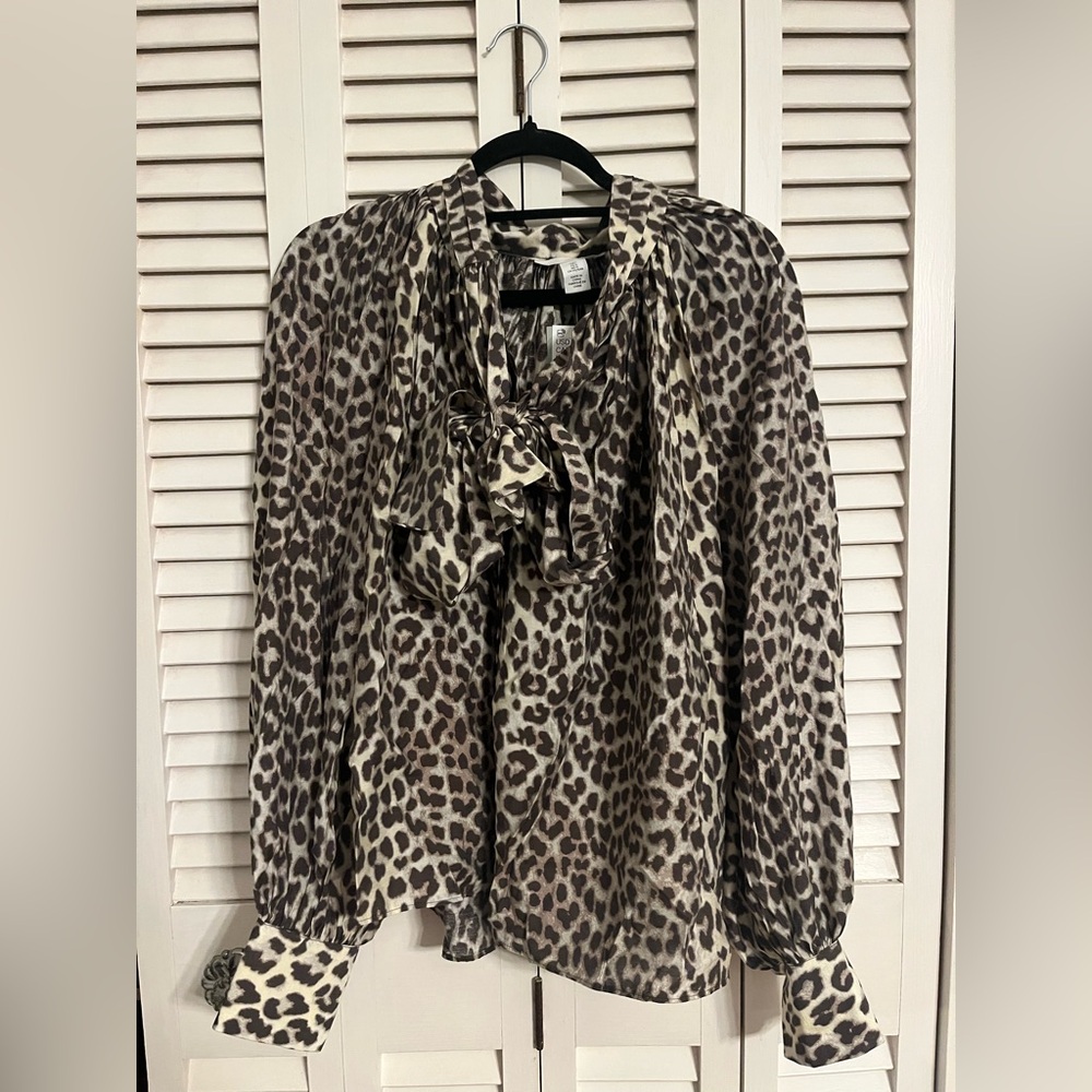 Perfect top for the office or nice dinner